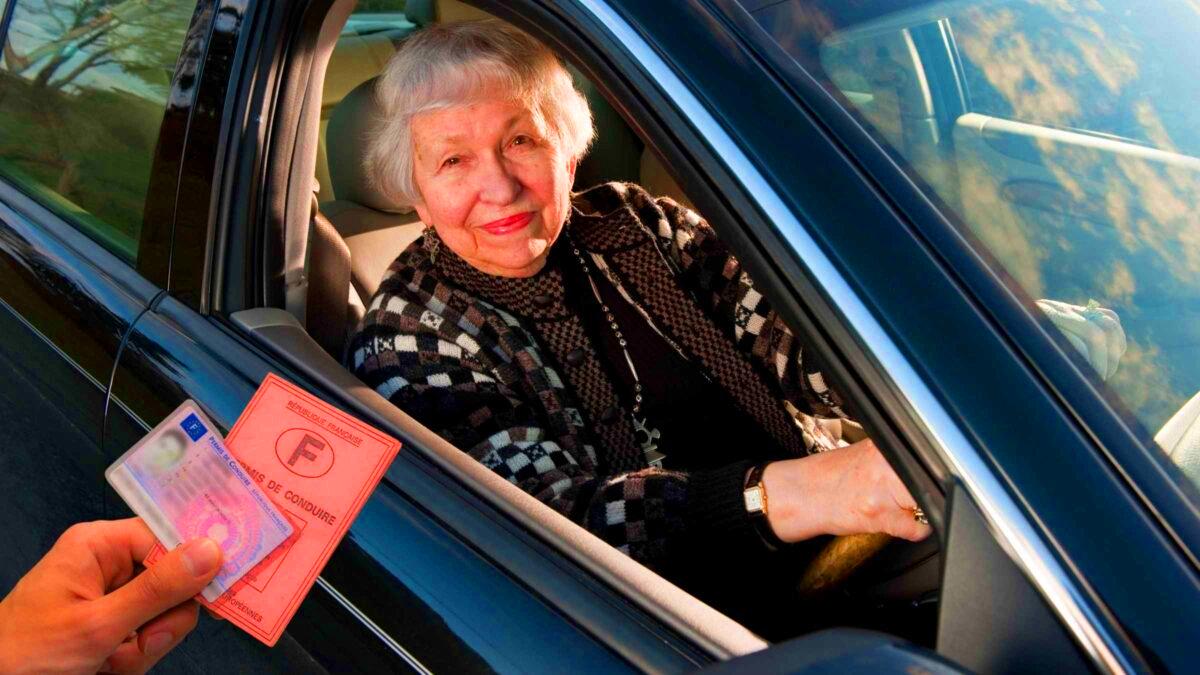 Retrait du permis pour les seniors : voici l’âge exact qui a été décidé par l’Union Européenne et ça ne fait pas que des heureux