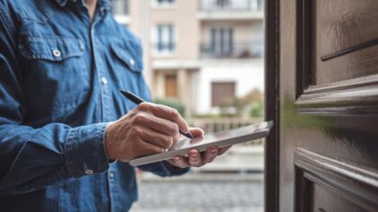 Amazon alerte sur cette arnaque lors de la livraison : "vous croyez signer la remise mais finalement c'est une escroquerie