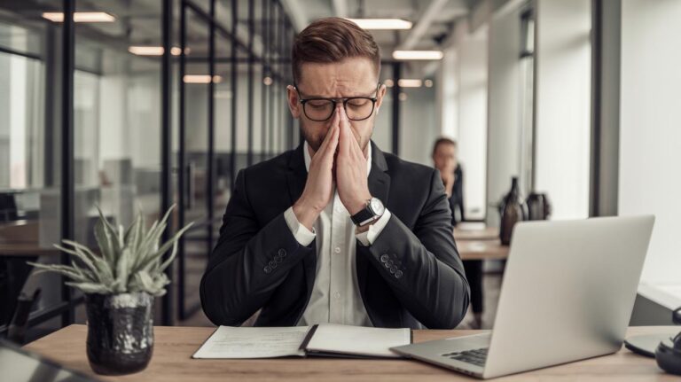 Est justifié le licenciement du salarié obsédé qui parle de sa « grosse carotte », en expliquant que s’il la sort sa collègue « allait se la prendre dans l’oeil »