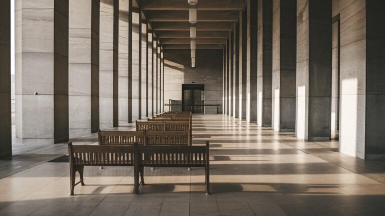 « Quand on aime, on ne brûle pas » : cinq ans de prison, dont un ferme pour la femme qui a "terminé" son grand-père malade