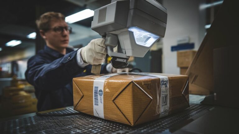 Un vol de colis démasqué à la poste : "ils arrivent à savoir ce que le paquet comporte à l'aide de cet outil