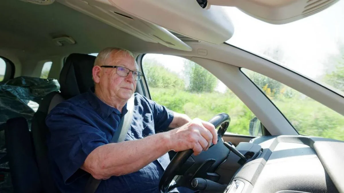 Assurance auto : une clause d’âge exclut discrètement les conducteurs de plus de 70 ans